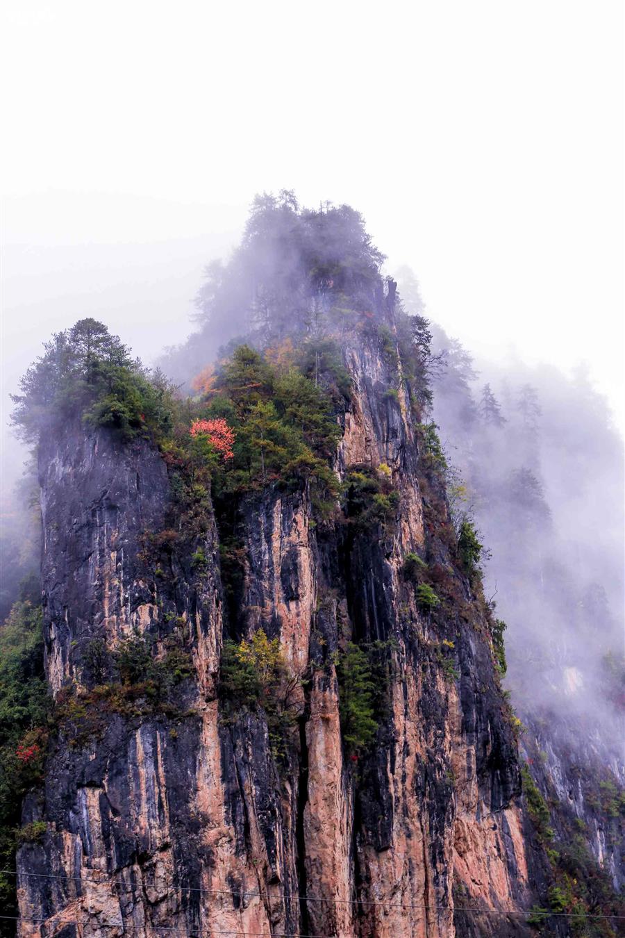 水彩神农架山峰