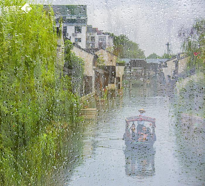 《江南古镇雨中即景》