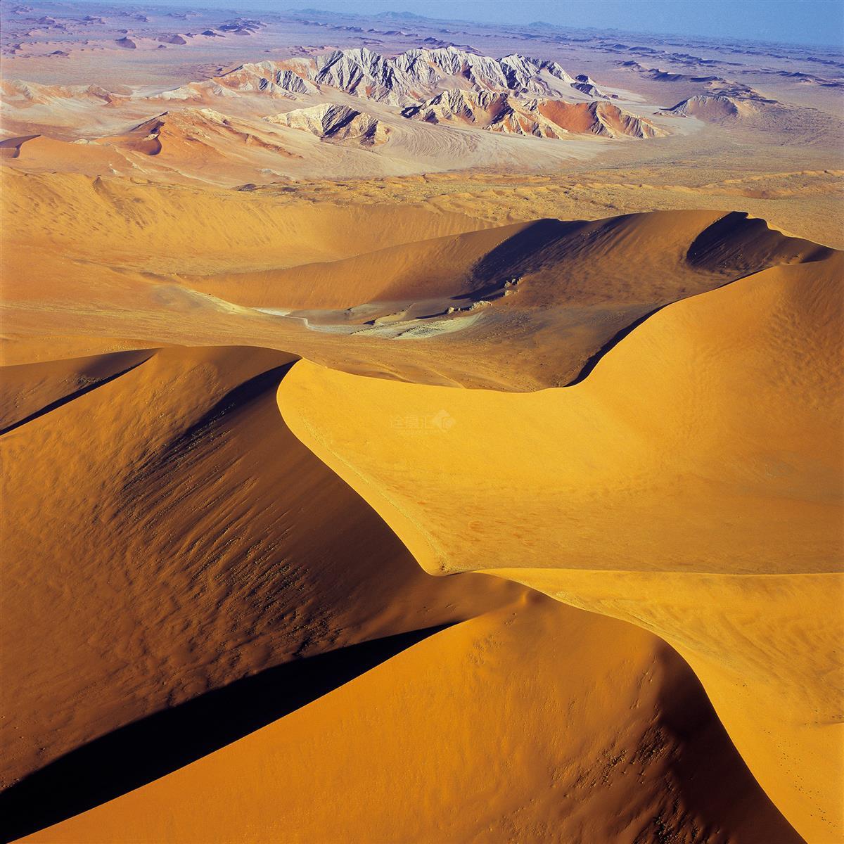 17 黄沙逶迤天界舒(纳米比亚沙漠)直接呈现